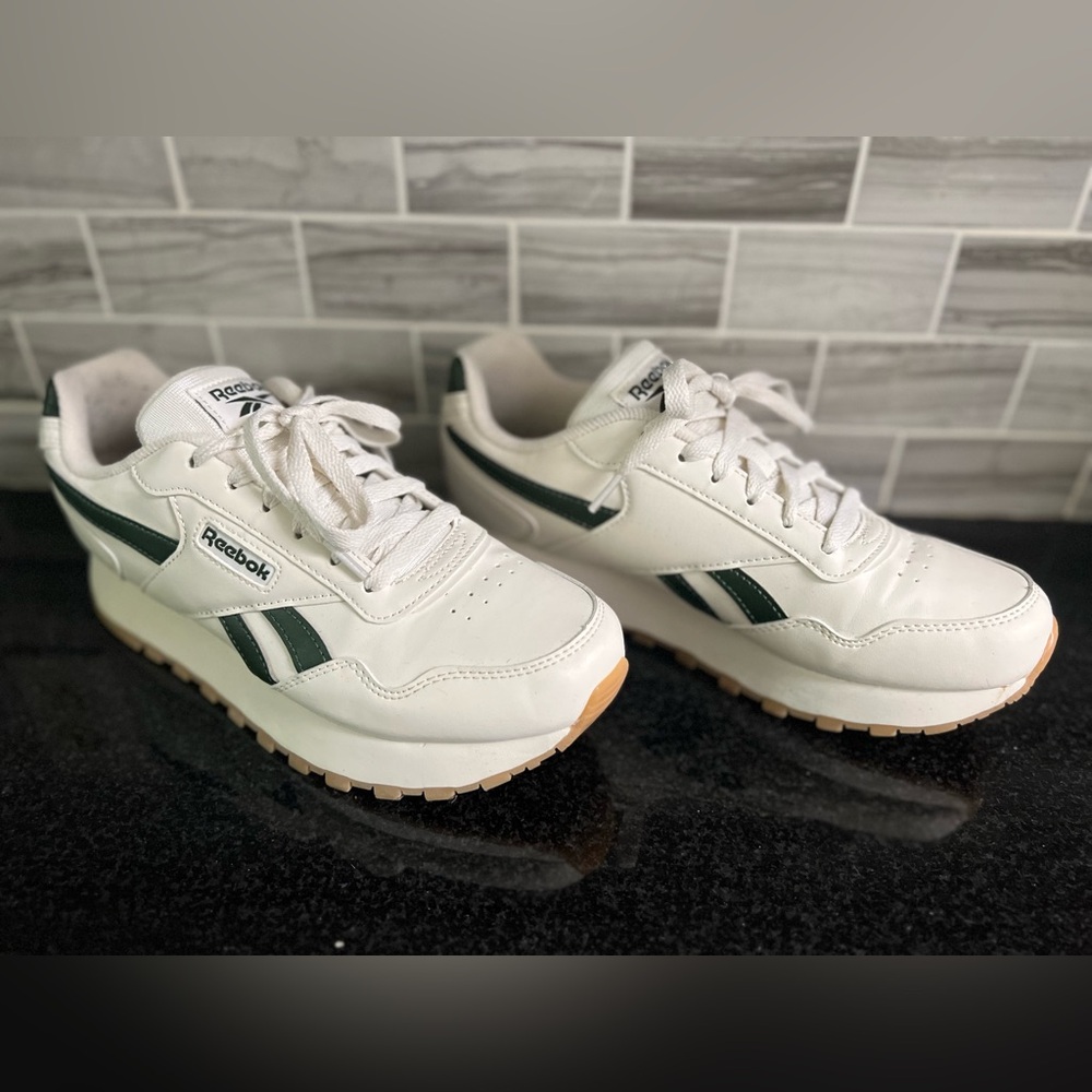 Woman’s Reebok - Picture 4 of 6